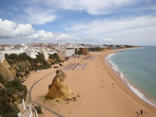 a view of a beach with people and the ocean at Villa Cerro in Albufeira