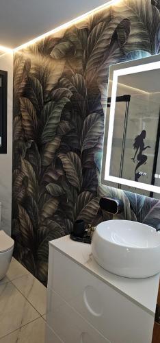 a bathroom with a sink and a mirror on a wall at Chalet Edy con piscina in Peniscola