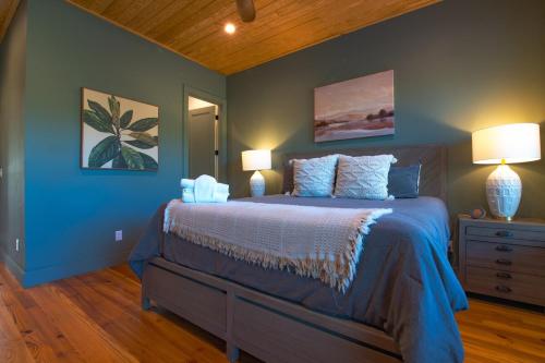 Ένα ή περισσότερα κρεβάτια σε δωμάτιο στο Stunning Views Luxury Design Park Circle&Downtown