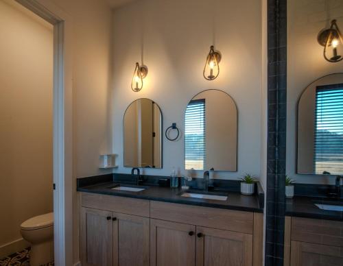 Ένα μπάνιο στο Stunning Views Luxury Design Park Circle&Downtown