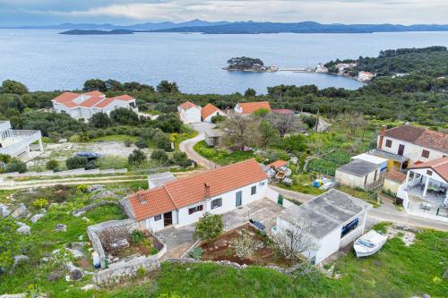 Apartments with parking space Savar, Dugi otok - 12762
