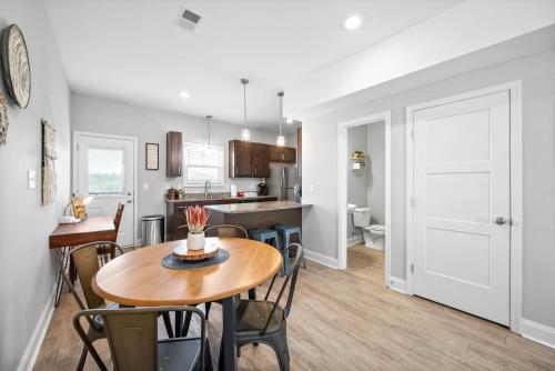 Cucina o angolo cottura di Unit 606 - 1625 Golf Club Ln
