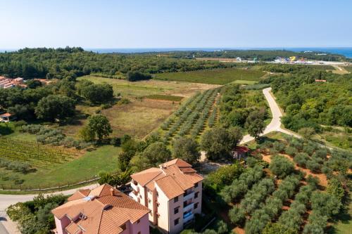 Apartments with parking spaces Mugeba, Porec - 24244