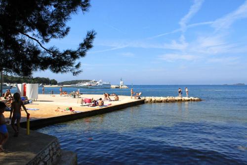 Apartments with parking space Mugeba, Porec - 24244