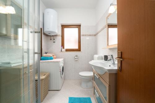 Apartments with parking space Mugeba, Porec - 24244