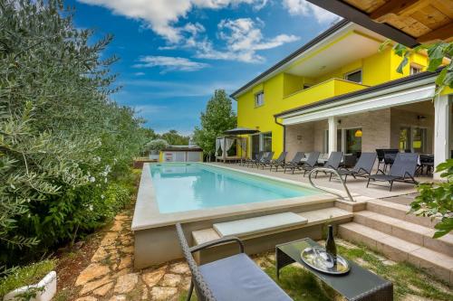 Family friendly house with a swimming pool Antonci, Porec - 24239