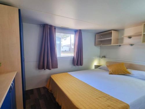 Postel nebo postele na pokoji v ubytování Nomad Infinity bungalow for 6