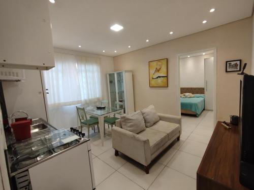 a living room with a couch and a table at Meu aconchego com hidromassagem e churrasqueira in Sao Paulo