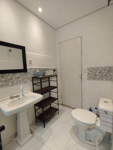 a bathroom with a sink and a toilet at Meu aconchego com hidromassagem e churrasqueira in Sao Paulo