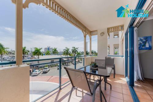 Μπαλκόνι ή βεράντα στο The Anchorage Escape Apartment - Steps away from City, Ferry and Stadium