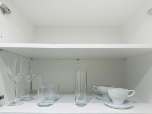 Příslušenství pro přípravu čaje a kávy v ubytování Sleek 1 bedroom apartment at Courtney
