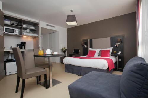 Ένα ή περισσότερα κρεβάτια σε δωμάτιο στο Odalys City Rennes Lorgeril