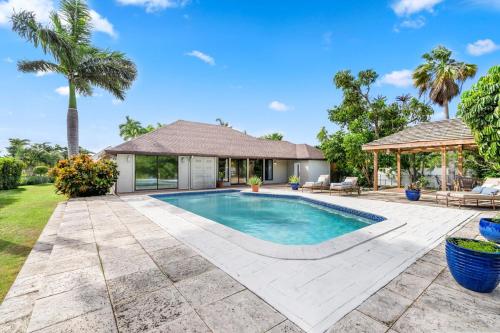 Private Pool 3 Bedrooms Oasis Sandalwood Escape