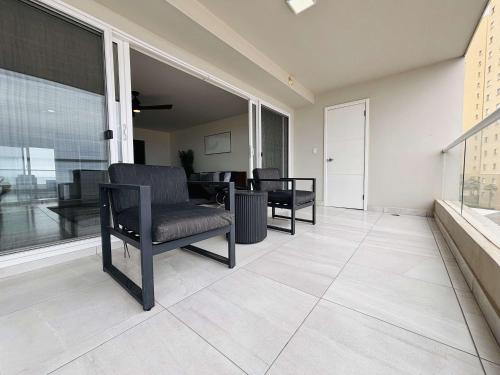 Zona de estar de Beachfront Apartment with 3 BR 2 BA with pool
