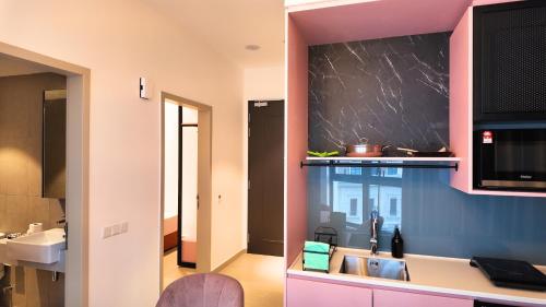Η κουζίνα ή μικρή κουζίνα στο Paxtonz 2 BR Suites,1Utama,IKEA Damansara,SEGi,Desa Park