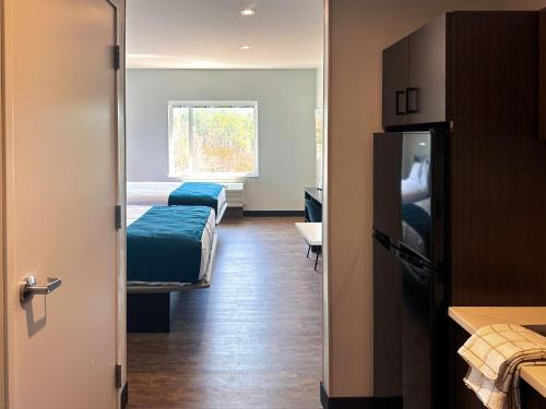 a room with two beds and a window at Studio 6 Richmond-Airport in Sandston