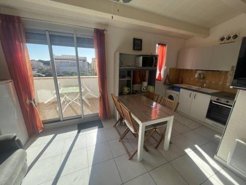 Photo de la galerie de l'établissement Calme, proche plage et centre, parking inclus - FR-1-723-176, au Cap d'Agde