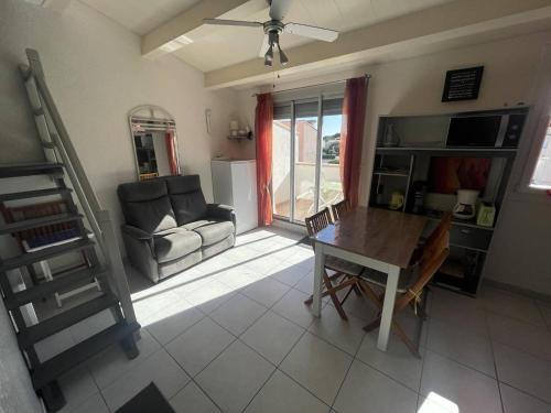 Photo de la galerie de l'établissement Calme, proche plage et centre, parking inclus - FR-1-723-176, au Cap d'Agde