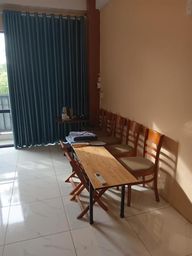 a dining room with a wooden table and chairs at HangNga homestay - hotel in Phủ Từ Sơn