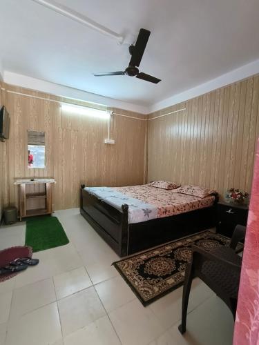 Postel nebo postele na pokoji v ubytování Sainik Homestay