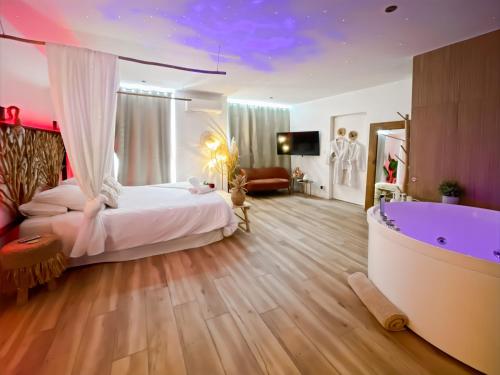 Ένα ή περισσότερα κρεβάτια σε δωμάτιο στο Le Bohème Spa, loveroom à Sète