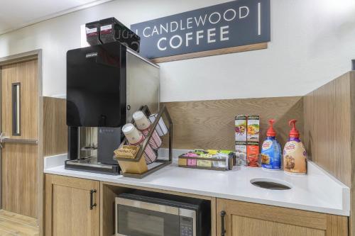Küche/Küchenzeile in der Unterkunft Candlewood Suites Southfield - Detroit by IHG
