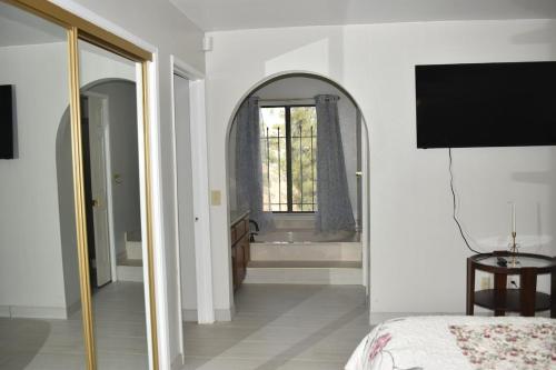 Televisyen dan/atau pusat hiburan di The Hill House - duplex