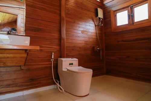Koupelna v ubytování Healing Space Bungallow Bao Loc