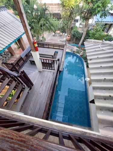 Der Swimmingpool an oder in der Nähe von TepbunthomHouse Ayutthaya