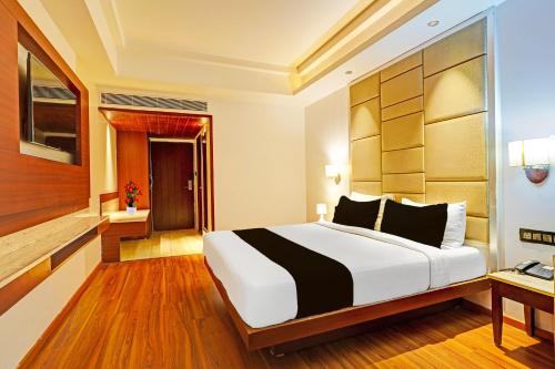 a bedroom with a large bed in a room at FabHotel Golden Vista in Bengaluru