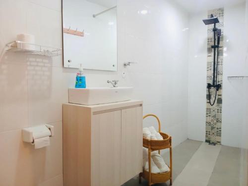 Ένα μπάνιο στο Shine villa sanur 2