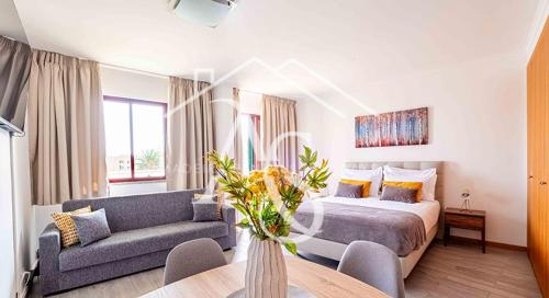 En eller flere senge i et værelse på Enjoy Madeira 1