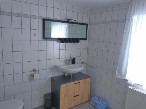 Bilik mandi di Ferienhaus beim Boten
