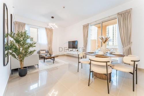 City View 2BR Just Steps from the Mall, Roxana Residence B, Jumeirah Village Circle by Deluxe Holiday Homes
