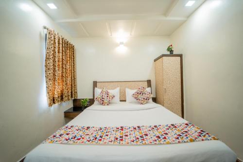 Un ou plusieurs lits dans un hébergement de l'établissement The Sangam Hotel