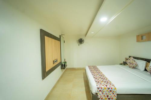 Un ou plusieurs lits dans un hébergement de l'établissement The Sangam Hotel