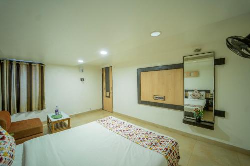 Un ou plusieurs lits dans un hébergement de l'établissement The Sangam Hotel