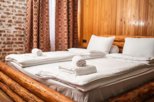 Postel nebo postele na pokoji v ubytování Hotel Piano Kvareli