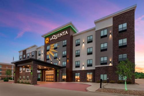 a rendering of the omni hotel at dusk at La Quinta Inn & Suites by Wyndham Coralville Iowa City in Coralville