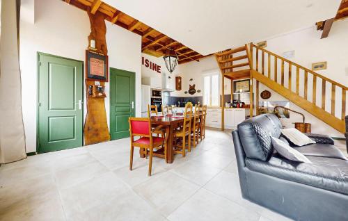Φωτογραφία από το άλμπουμ του Cozy Home In Cossaye With Wifi σε Cossaye