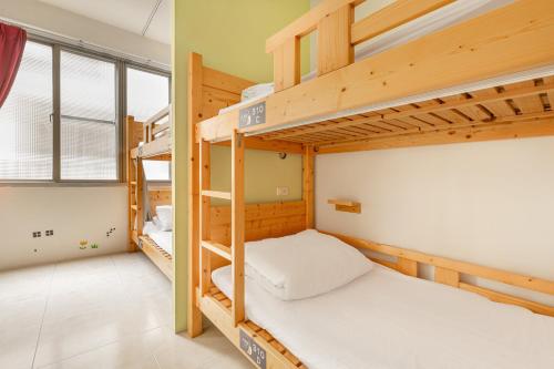 a bedroom with bunk beds in a dorm room at Forever Happiness Hostel in Puli