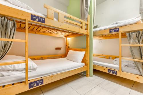 a room with bunk beds in a hostel at Forever Happiness Hostel in Puli