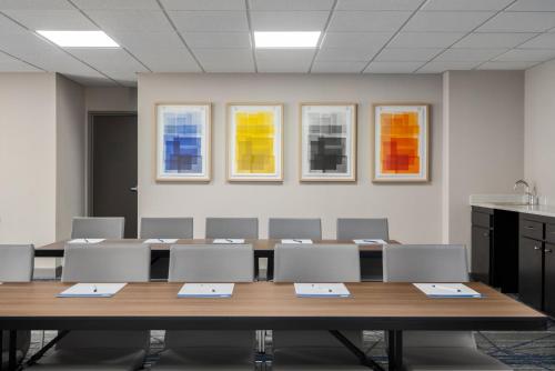 a conference room with a large table and chairs at Holiday Inn Express Hotel & Suites Bentonville by IHG in Bentonville