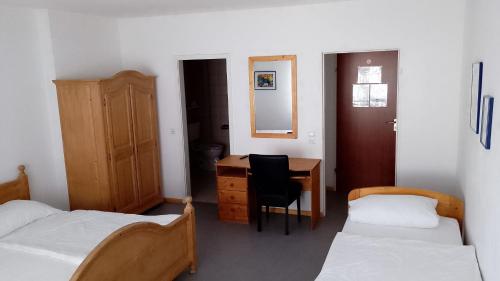 Katil atau katil-katil dalam bilik di Hotel Zum Rebstock