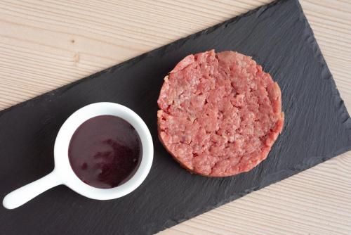 a hamburger cookie and a cup of sauce on a table at Ristorante e B&B IN SELLA in Pozzis