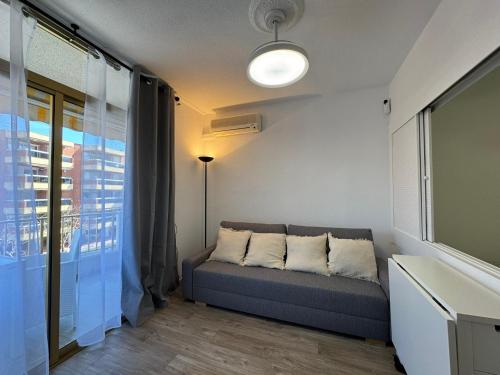 Estudio renovado en primera linea de mar