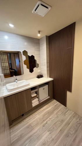 a bathroom with a sink and a mirror at Hiding spot in Jiufen