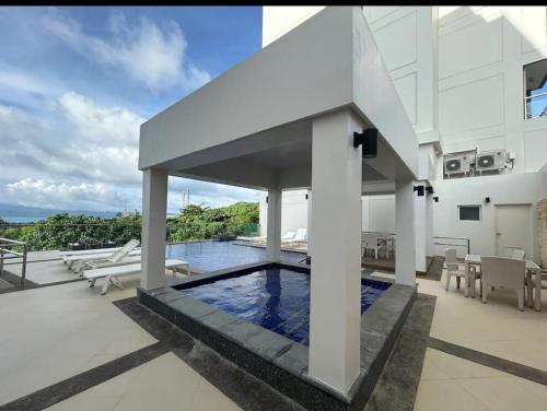 Бассейн в Cozy 1 Bedroom Greenery with Ocean View Boracay Newcoast или поблизости