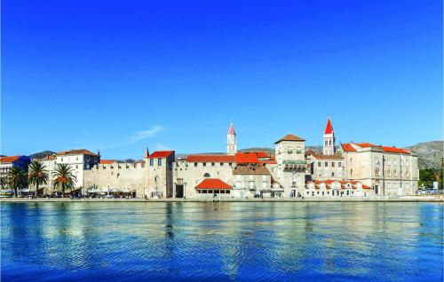 a large building on the shore of a body of water at Beautiful Home In Prapatnica in Prapatnica