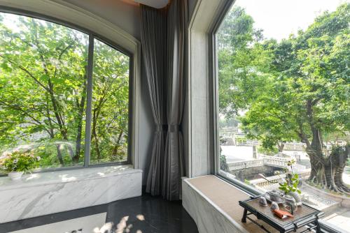 a room with a large window with a table in front at Dak Han Mansion Guangzhou in Guangzhou